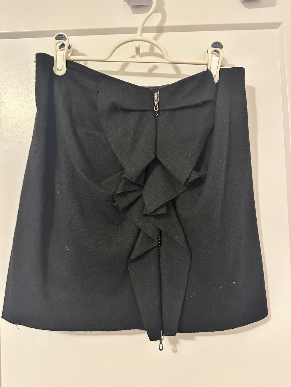 2B.Rych Black 100% Wool Bow Ruffle Mini Skirt Size 2 Women’s